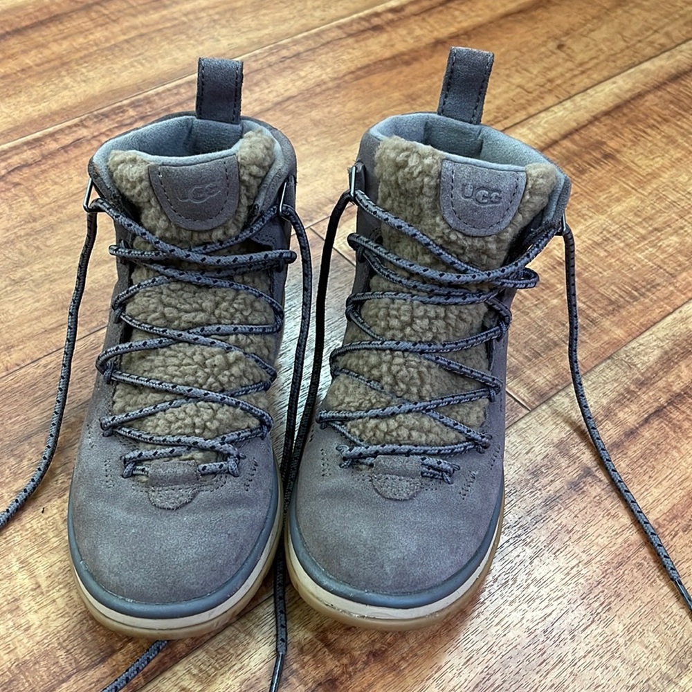 UGG. Genuine Ugg Boots. Size 5